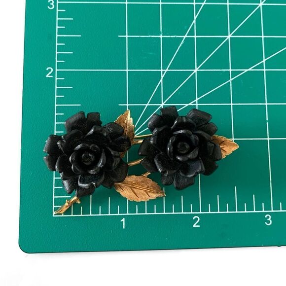 Crown Trifari Gold Double Black Rose Brooch - Picture 4 of 4